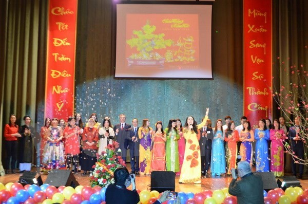 Vietnamese community overseas celebrate traditional lunar New Year - ảnh 1